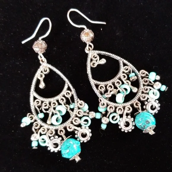 Vintage 1970s Hippie Bohemian Turquoise Silvertone Chandelier Earrings - Picture 10 of 12